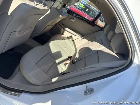 Used 2014 Mercedes-Benz E 350 4MATIC Sedan image 25