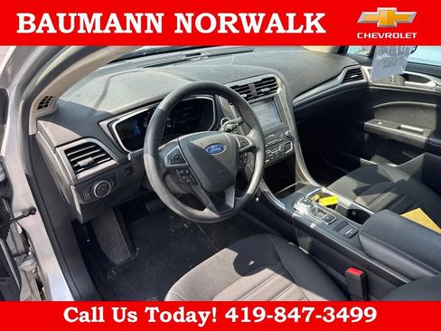Used 2019 Ford Fusion SE FWD image 17