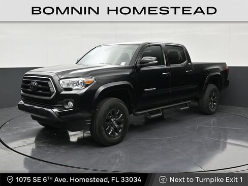 Used 2023 Toyota Tacoma SR5 w/ Technology Package AWD/4WD image 1