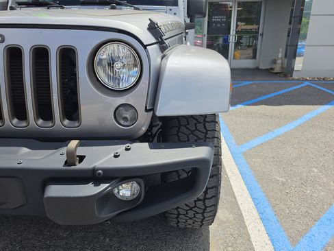 Used 2018 Jeep Wrangler Unlimited Sport AWD/4WD image 10