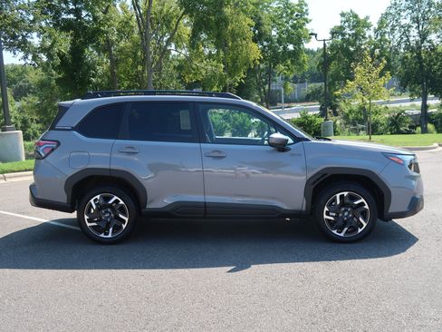 Used 2026 Subaru Forester Premium AWD/4WD image 9