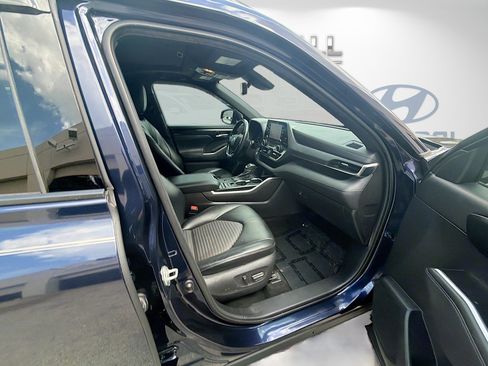 Used 2021 Toyota Highlander XSE FWD image 29