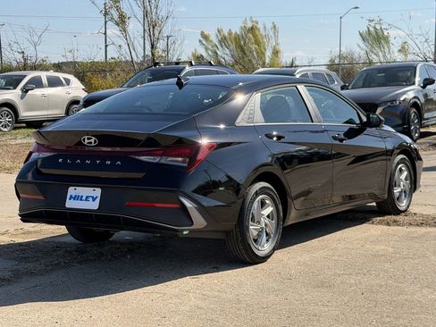 New 2026 Hyundai Elantra SE image 4