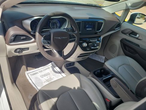 Used 2021 Chrysler Voyager Lxi image 9