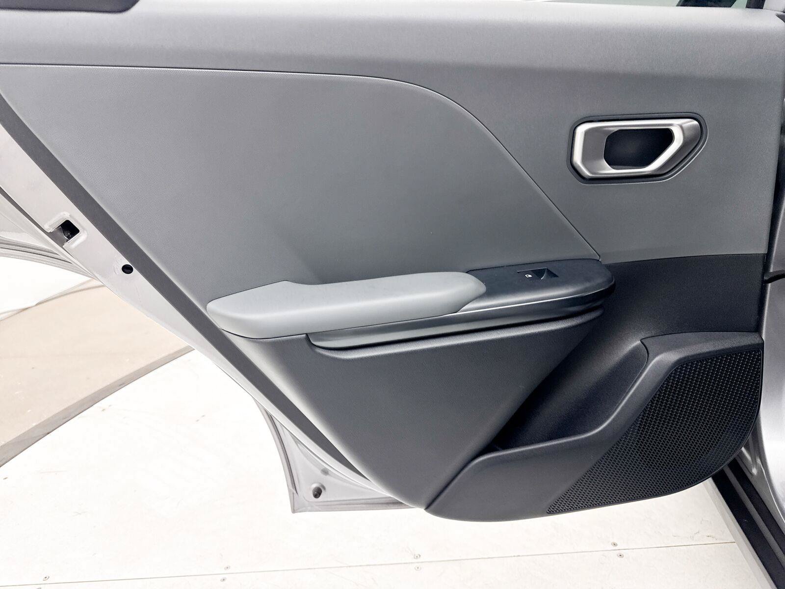 Used 2025 Kia K4 FWD image 29