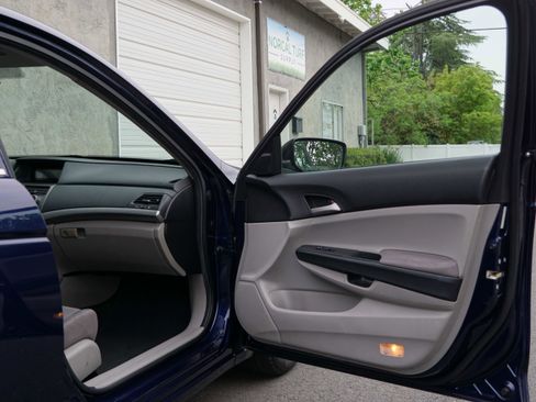 Used 2011 Honda Accord LX image 30