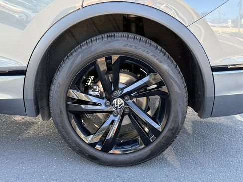 Used 2024 Volkswagen Tiguan SE R-Line image 10