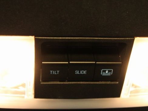 Used 2017 Ford Explorer Platinum image 32