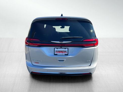 New 2026 Chrysler Pacifica Select AWD/4WD image 6