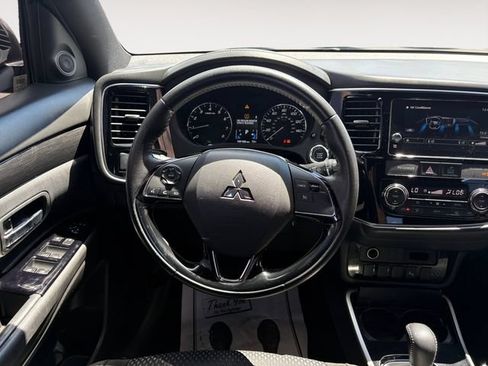 Used 2018 Mitsubishi Outlander SE FWD image 12