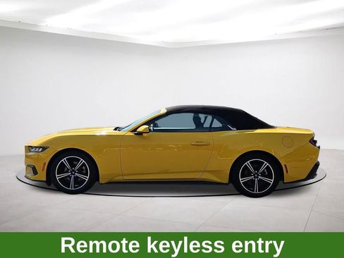 Used 2024 Ford Mustang Convertible image 8