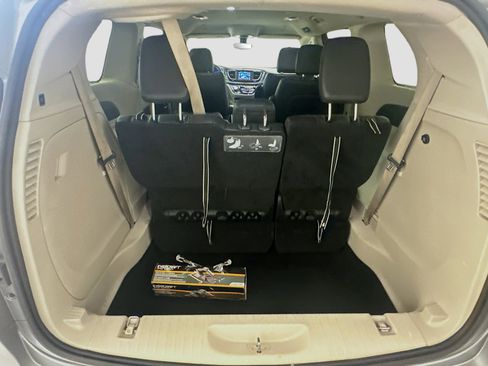 Used 2020 Chrysler Pacifica Touring-L FWD image 30