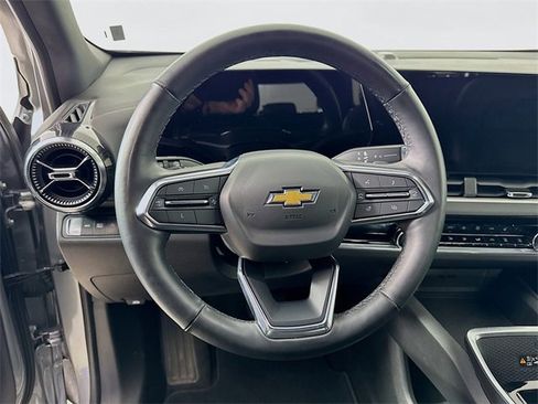 Used 2025 Chevrolet Equinox LT w/ Convenience Package II image 12