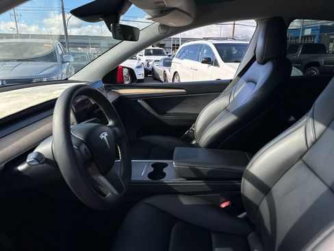 Used 2023 Tesla Model Y AWD image 12