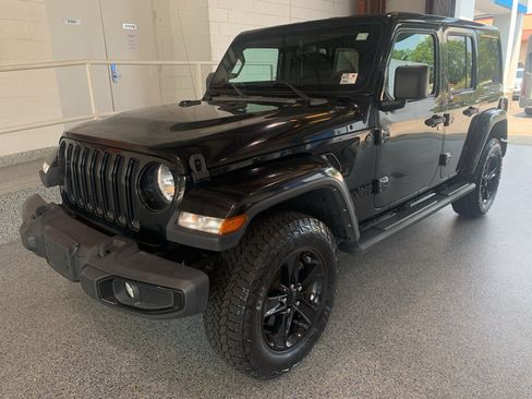 Used 2023 Jeep Wrangler Unlimited Sahara AWD/4WD image 4