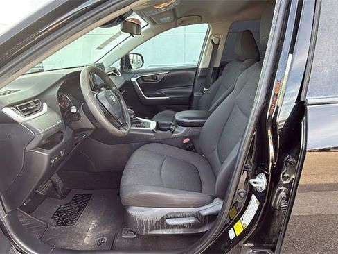 Used 2021 Toyota RAV4 LE image 10