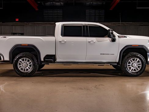 Used 2022 GMC Sierra 3500 SLE w/ SLE Value Package AWD/4WD image 10
