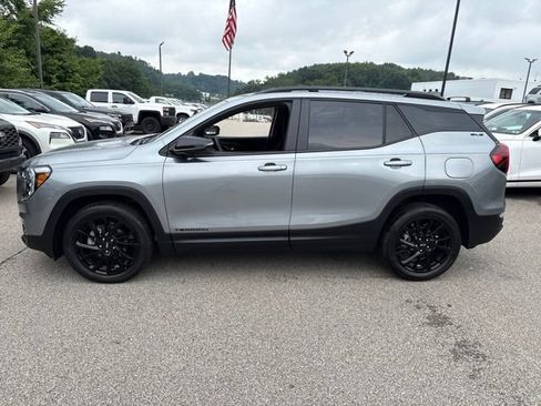 Used 2023 GMC Terrain SLE w/ Driver Convenience Package AWD/4WD image 2