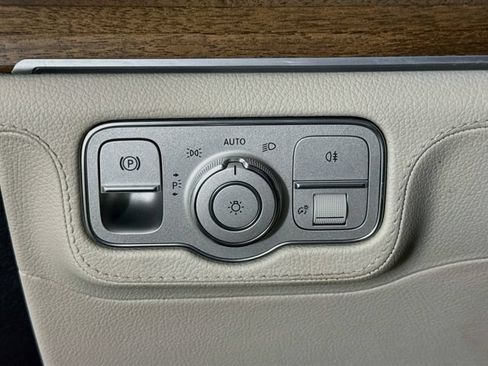 Used 2023 Mercedes-Benz GLS 450 4MATIC image 10