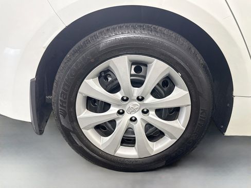Used 2024 Toyota Corolla LE FWD image 32