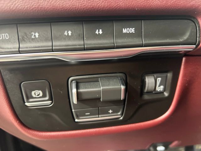 Used 2026 Cadillac Escalade Luxury w/ LPO, Floor Liner Package AWD/4WD image 17
