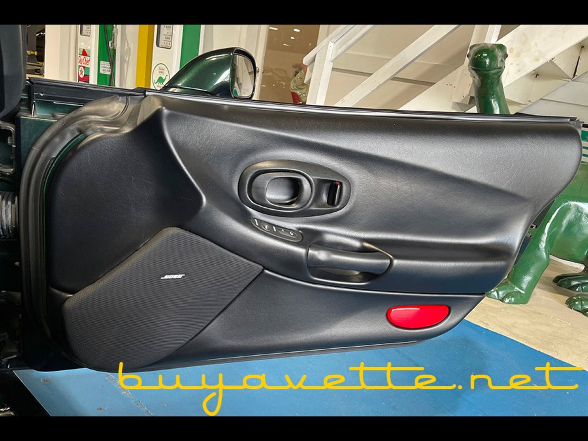 Used 2001 Chevrolet Corvette Convertible w/ Preferred Equipment Group2 RWD image 25
