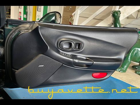 Used 2001 Chevrolet Corvette Convertible w/ Preferred Equipment Group2 RWD image 25