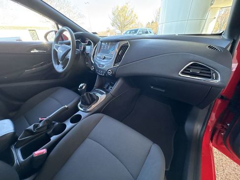 Used 2018 Chevrolet Cruze LT w/ Convenience Package image 28