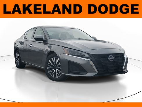 Used 2023 Nissan Altima 2.5 SV image 1