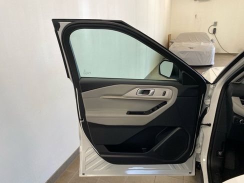 New 2025 Ford Explorer Active w/ Active Comfort Package image 15