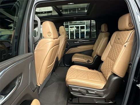 Used 2023 Cadillac Escalade ESV Sport w/ LPO, ONYX Package image 31