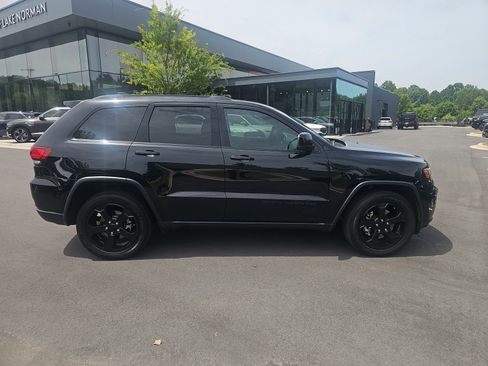 Used 2021 Jeep Grand Cherokee Freedom Edition RWD image 4
