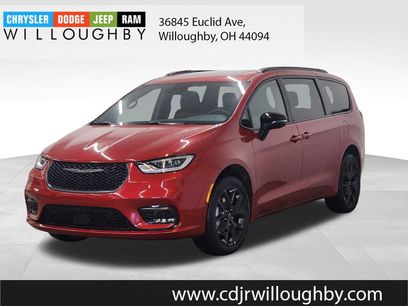 New 2026 Chrysler Pacifica Select