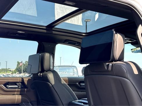 New 2026 GMC Yukon XL Denali Ultimate AWD/4WD image 8