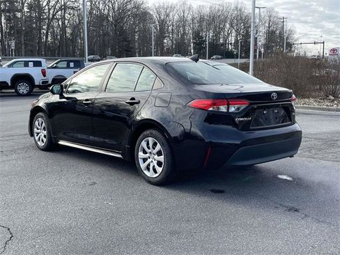 Used 2024 Toyota Corolla LE image 3