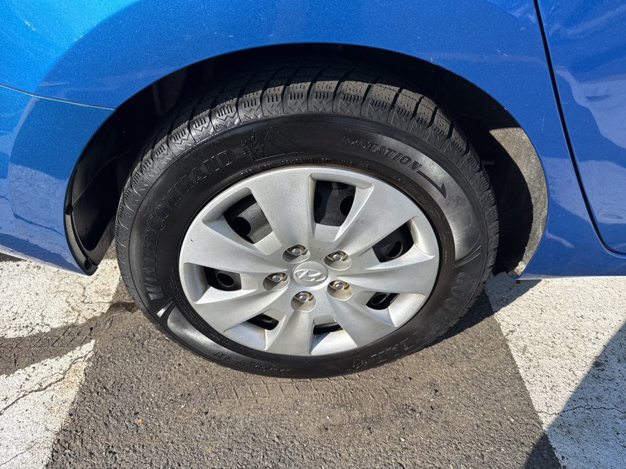 Used 2012 Hyundai Elantra GLS FWD image 11