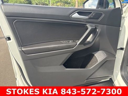 Used 2021 Volkswagen Tiguan SE FWD image 24