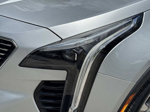 Used 2019 Cadillac XT4 Premium Luxury w/ Technology Package FWD image 9