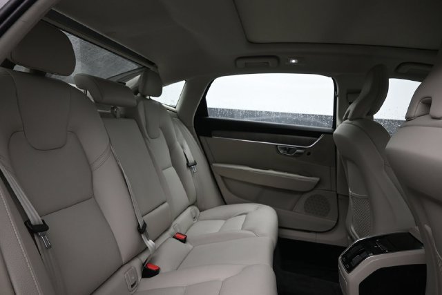 Used 2023 Volvo S90 B6 Plus w/ Protection Package AWD/4WD image 32