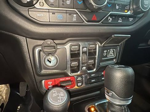 Used 2025 Jeep Wrangler Unlimited Rubicon 4xe w/ Safety Group image 23