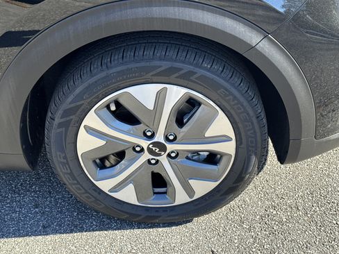 Used 2022 Kia Niro EX Premium w/ Cold Weather Package image 12