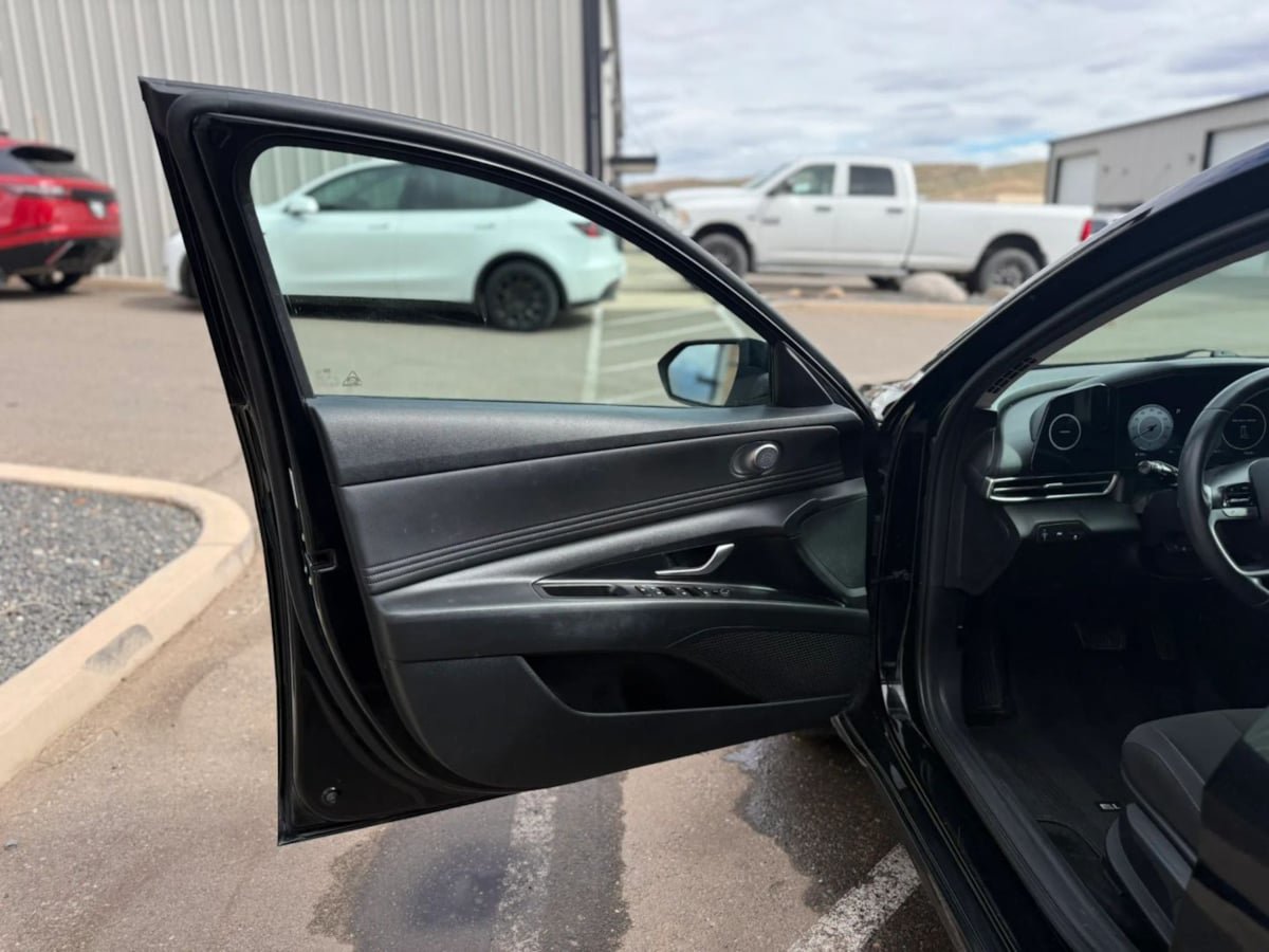 Used 2023 Hyundai Elantra SEL w/ Convenience Package FWD image 34