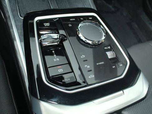 Used 2025 BMW i7 xDrive60 image 14