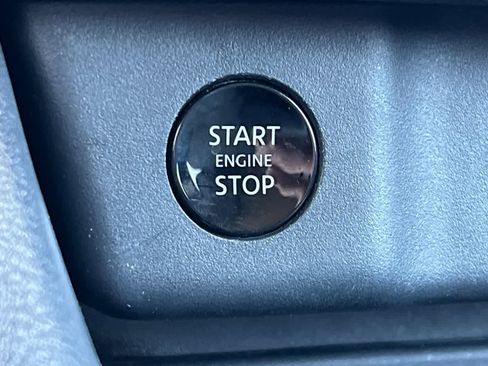 Used 2024 Nissan Rogue SV image 24