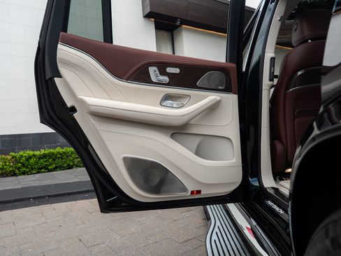 Used 2023 Mercedes-Benz Maybach GLS 600 4MATIC image 10