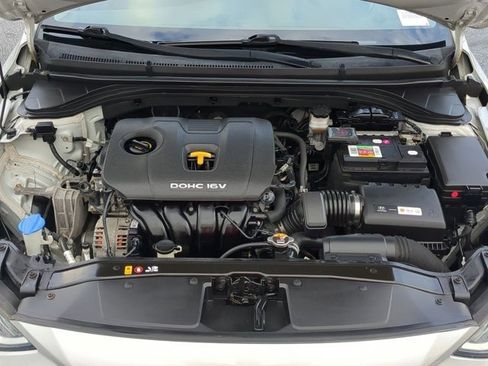Used 2017 Hyundai Elantra SE image 26