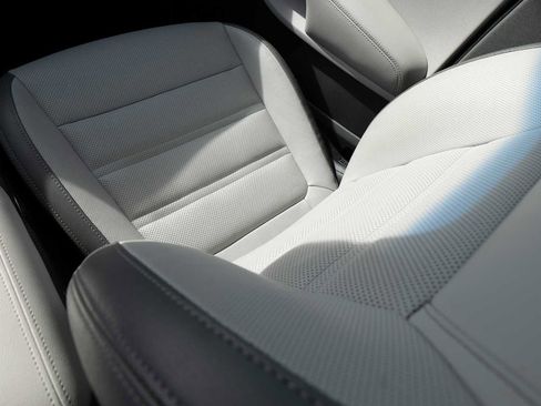 Used 2018 Kia Sorento SX image 28