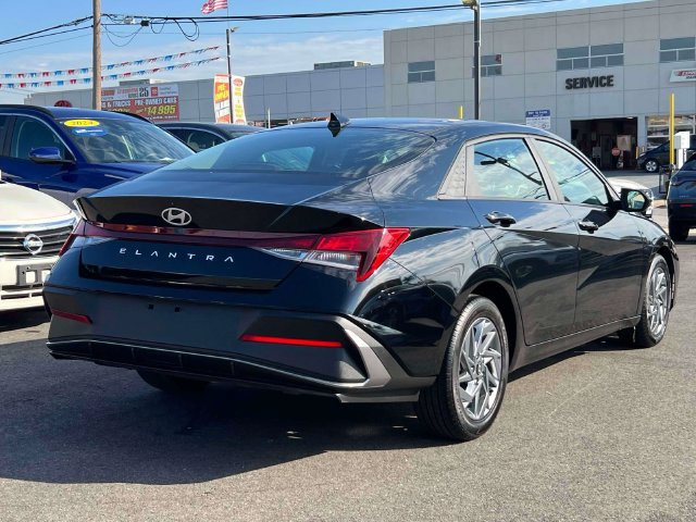 Certified 2024 Hyundai Elantra SEL FWD image 6