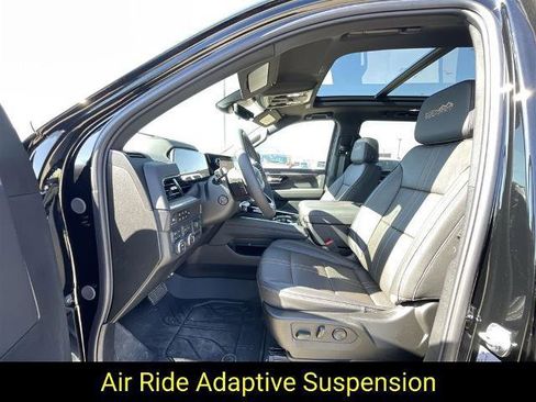 New 2025 Chevrolet Suburban High Country image 28