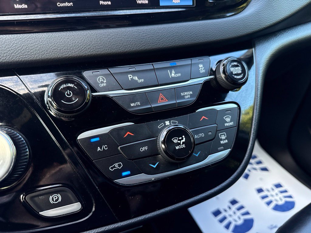 Used 2025 Chrysler Pacifica Select FWD image 30